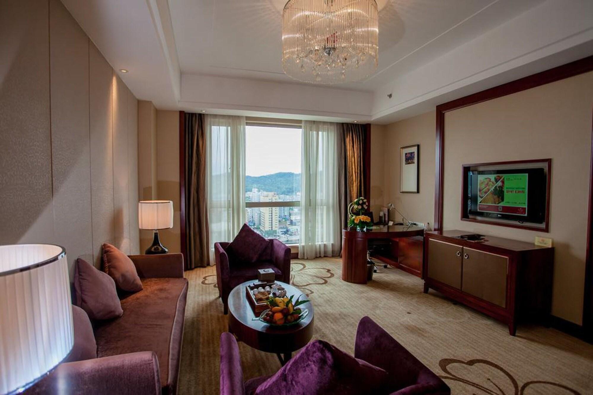 Ramada Plaza Shaoguan City Centre Esterno foto