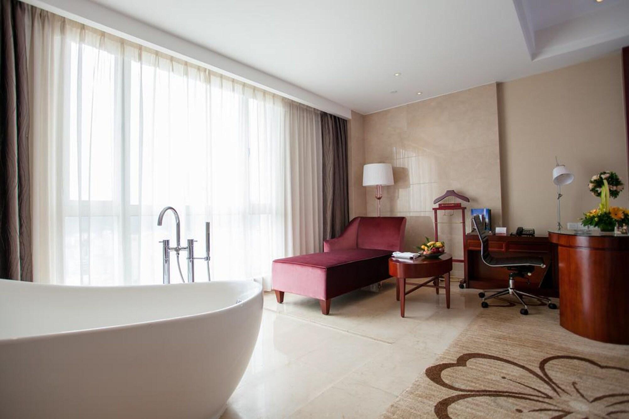 Ramada Plaza Shaoguan City Centre Esterno foto